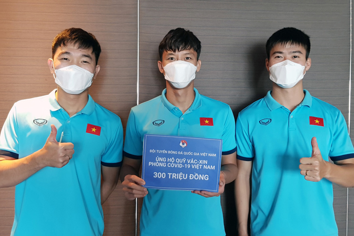 Đội tuyển Quốc Gia Việt Nam vừa qua đã ủng hộ cho quỹ Vaccine phòng chống covid-19 của Việt Nam với số tiền ủng hộ lên đến 300 triệu đồng.