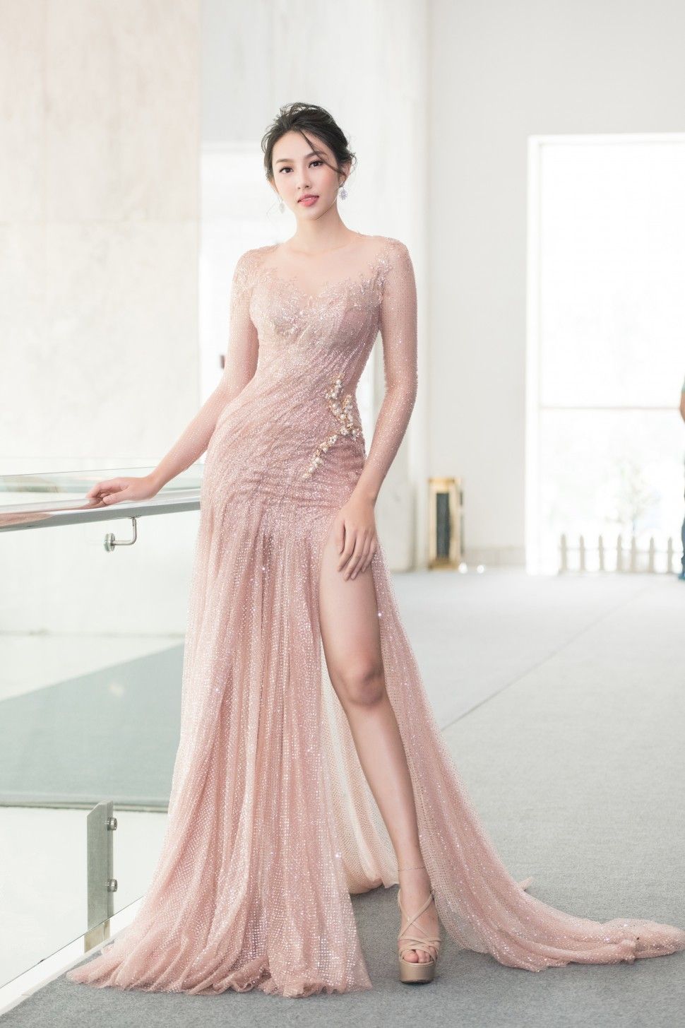 Những chiếc váy Thùy Tiên sẽ diện tại cuộc thi Miss Grand International 2021