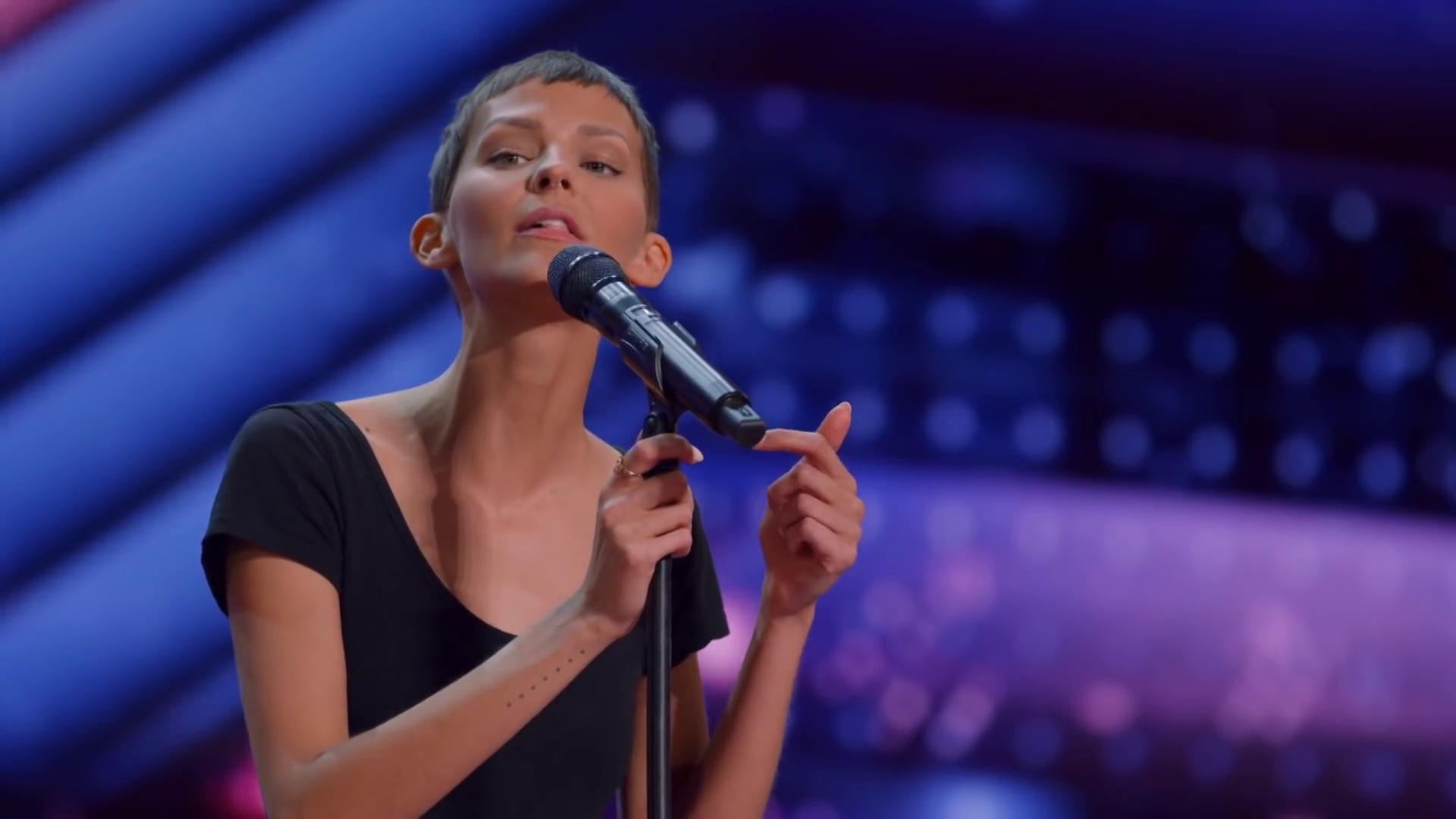 Giọng hát cảm xúc của cô nàng bị ung thư nhận nút vàng tại America's Got Talent