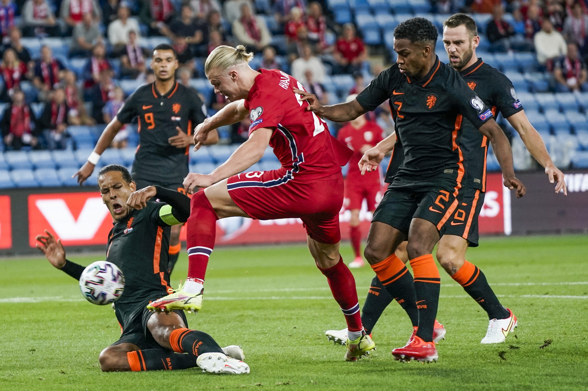 Haaland ghi bàn trong trận đấu giữa Na Uy và Hà Lan