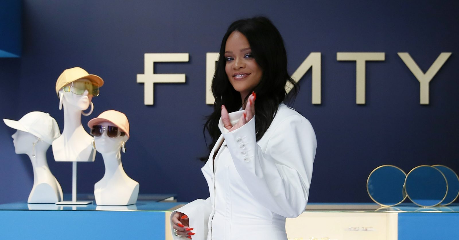 Thương hiệu thời trang của Rihanna và LVMH
